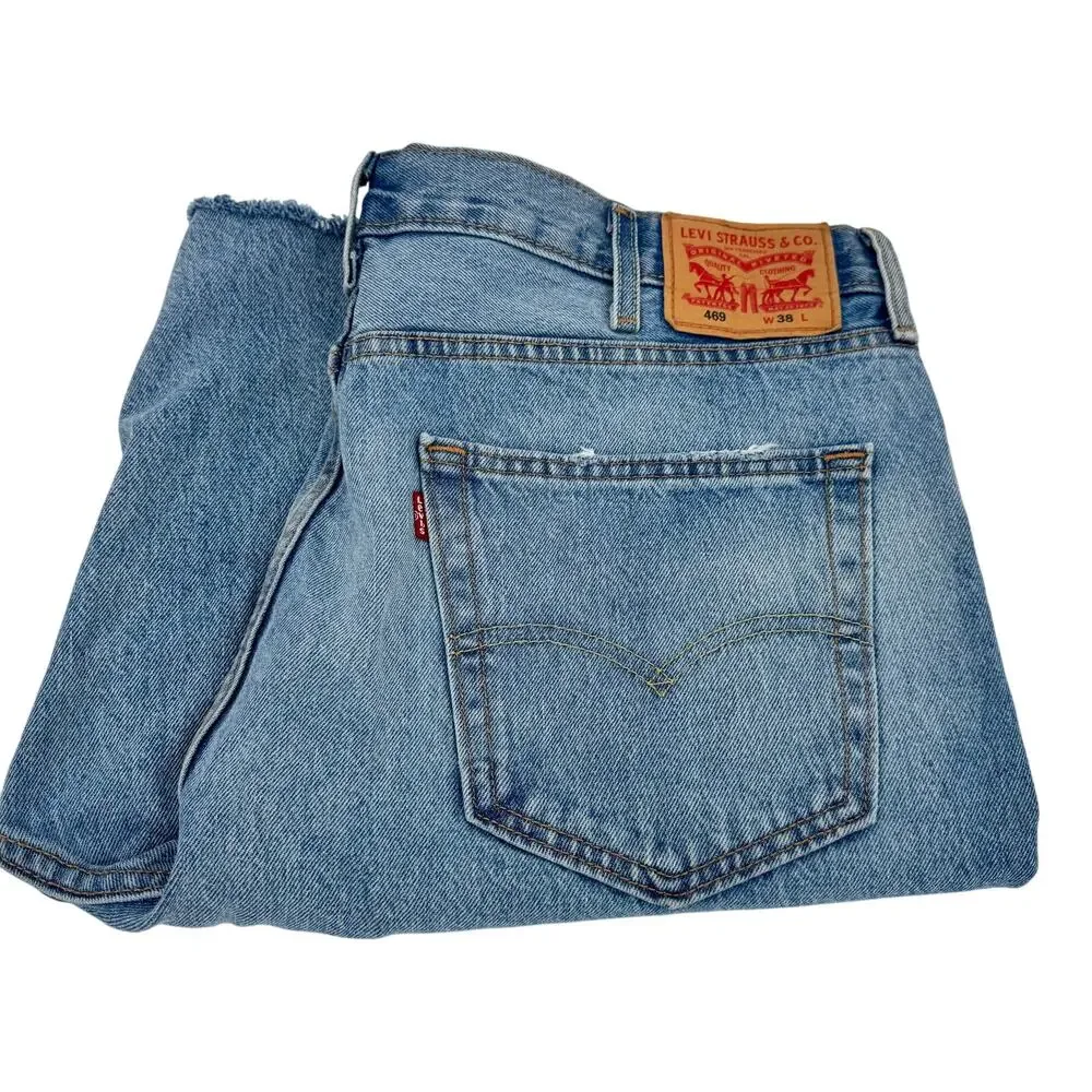 Levi's 469‎ Jean Shorts Mens 38 (40x11.5 ACTUAL) Loose Fit Distressed Blue Denim